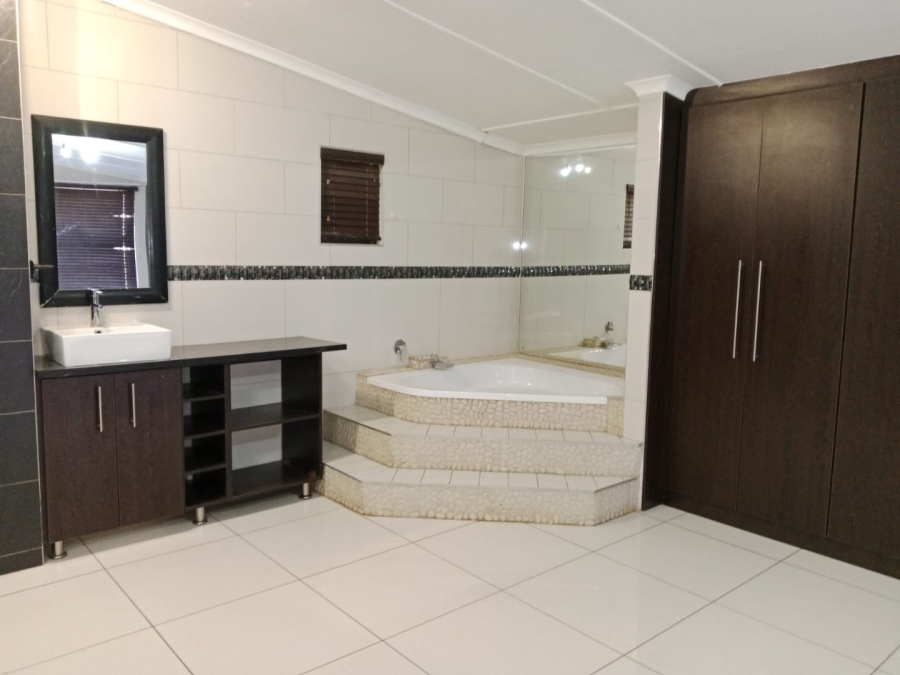 4 Bedroom Property for Sale in Kuruman Northern Cape